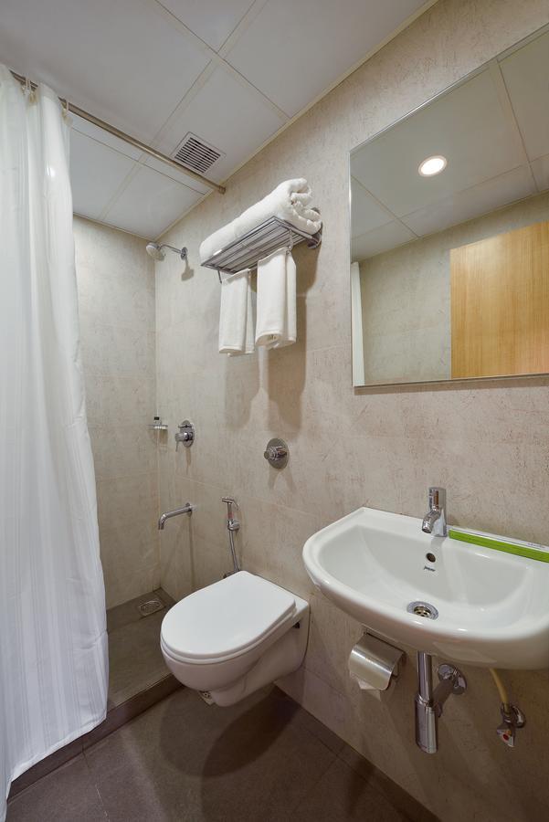 Hotel Leafio-Near Airport มุมไบ ภายนอก รูปภาพ