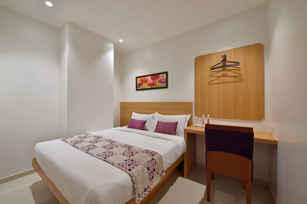 Hotel Leafio-Near Airport มุมไบ ภายนอก รูปภาพ