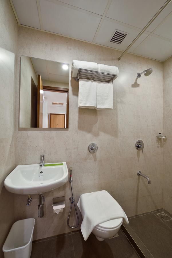 Hotel Leafio-Near Airport มุมไบ ภายนอก รูปภาพ