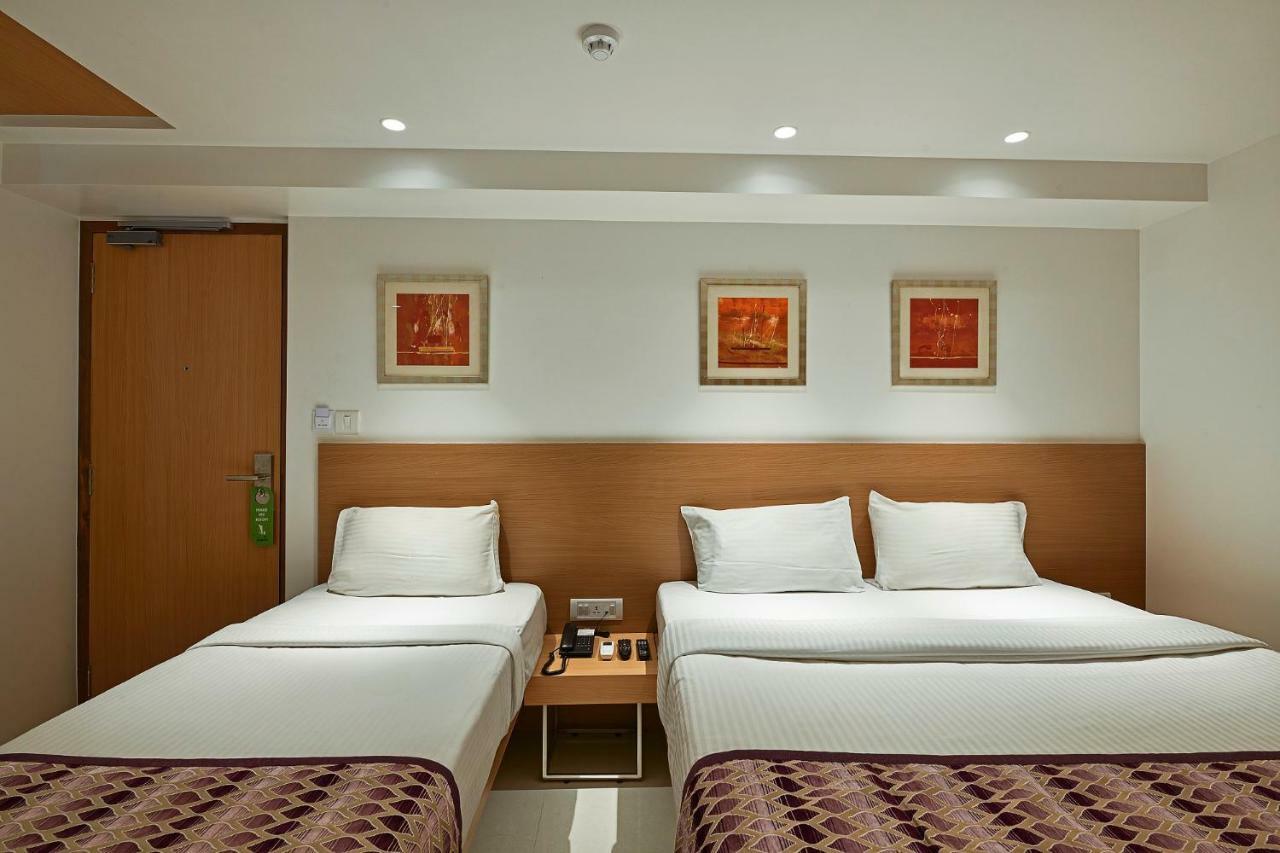 Hotel Leafio-Near Airport มุมไบ ภายนอก รูปภาพ